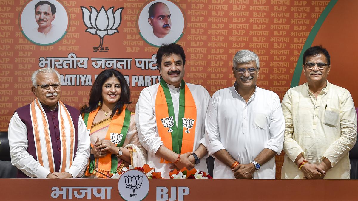 Kuldeep Bishnoi, his wife Renuka join BJP; he says Congress in “self-destruct mode”