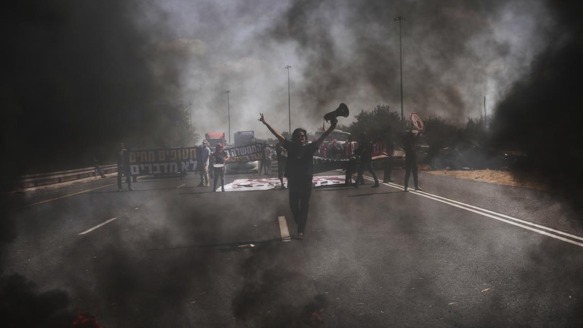 https://th-i.thgim.com/public/incoming/jf1i6/article69980583.ece/alternates/LANDSCAPE_1200/APTOPIX_Israel_Palestinians_16427.jpg