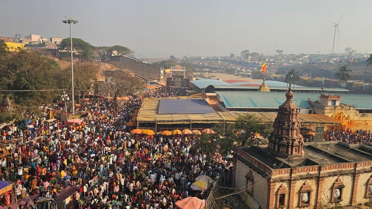 Pilgrims visit Yallamma temple in Saundatti for Bharat Hunnime festival -  The Hindu