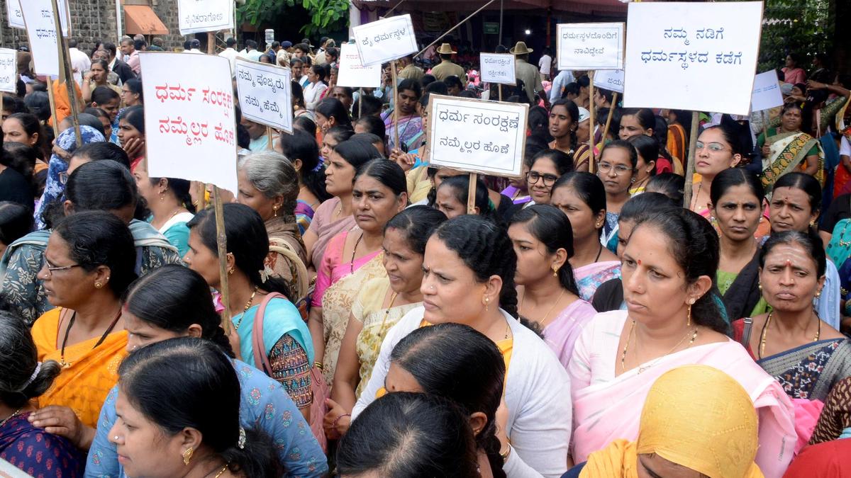 Dharmasthala Bhaktabhimani Vedike takes out protest march in Belagavi, Vijayapura