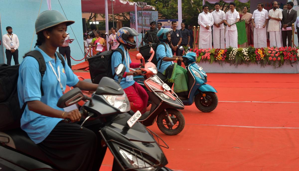 CM launches Vanavil Mandram to foster scientific temper among upper primary students