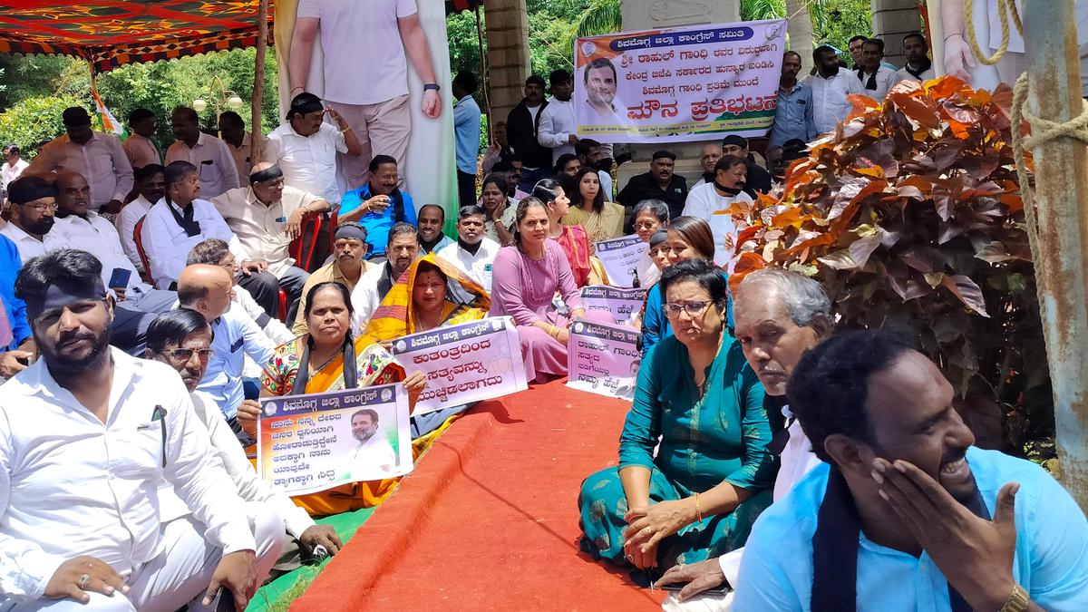 Congress party’s silent protest in Shivamogga over vendetta politics against Rahul Gandhi