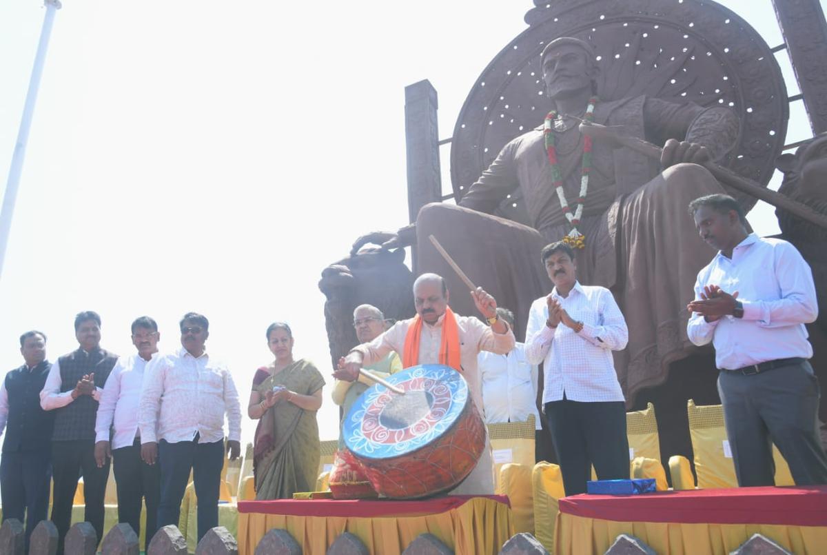 Karnataka CM inaugurates Chhatrapati Shivaji statue in Yellur fort ...