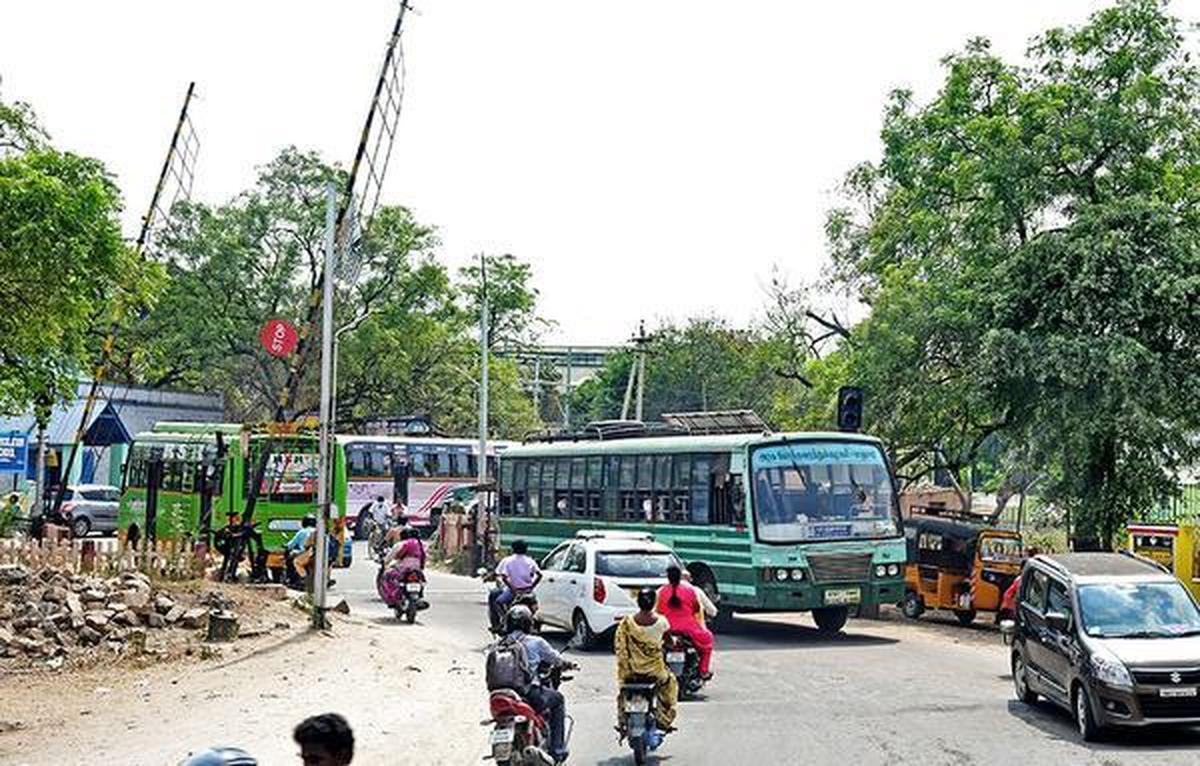 thehindu.com - The Hindu Bureau - Ground work begins for construction of a bridge at Tiruthangal