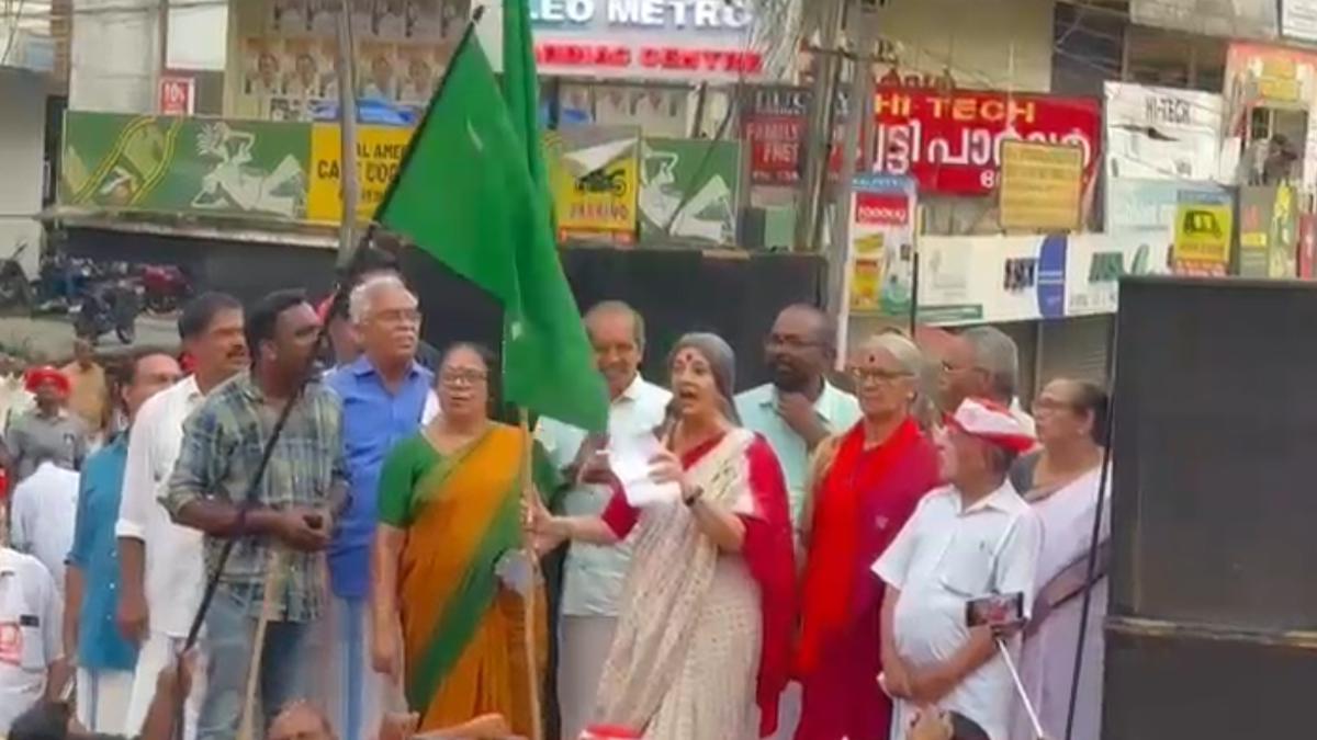 CPI(M) raises a red flag over absence of IUML colours in Wayanad