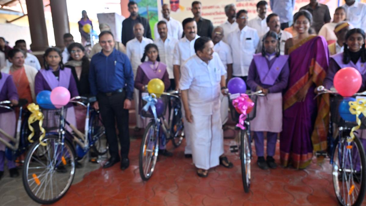 T.N. Ministers hand over free bicycles to schoolchildren in Udhagamandalam