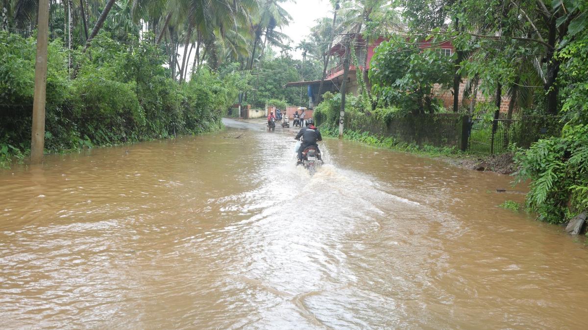 Heavy rains continue to batter Dakshina Kannada and Udupi districts