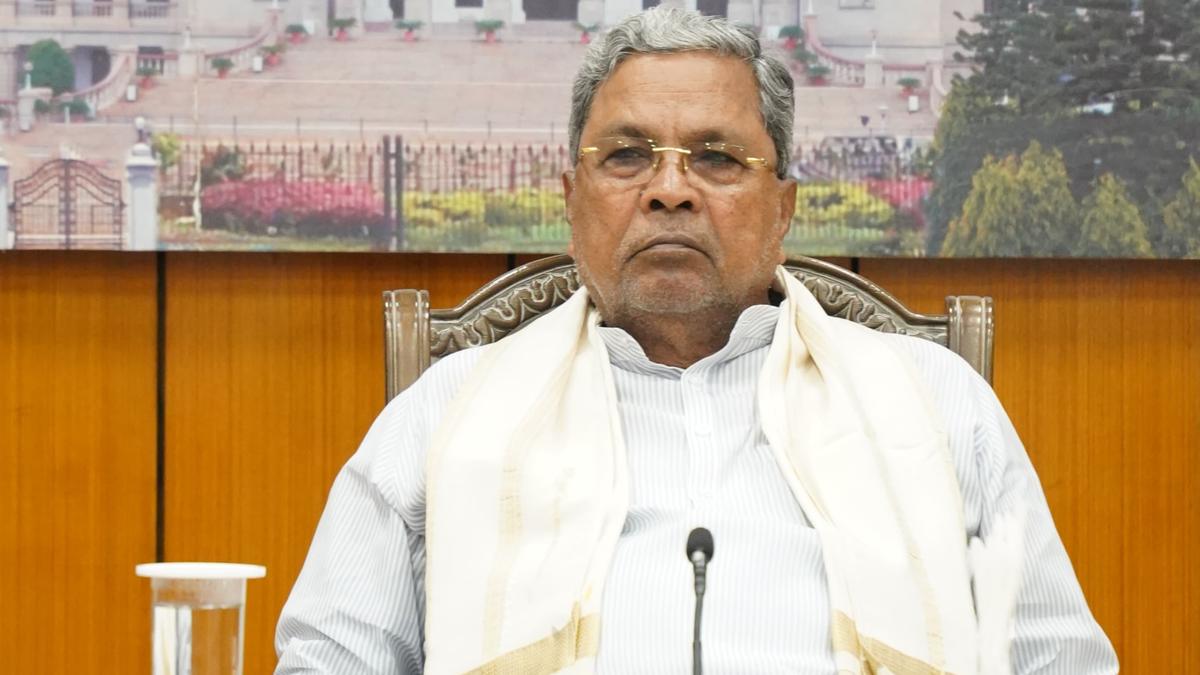 Special court issues show-cause notice to IO of Lokayukta police for not conducting fresh probe on bribery plaint against Chief Minister Siddaramaiah