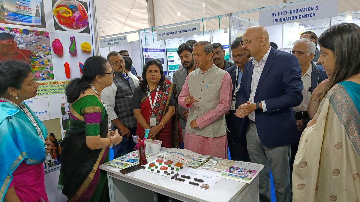 SPMVV showcases its achievements in Biotech at startup conclave in Bhopal