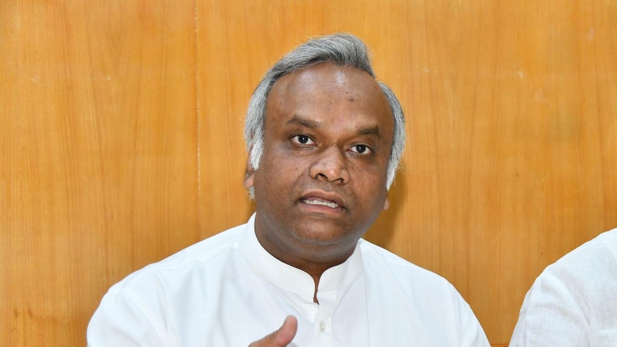 https://th-i.thgim.com/public/incoming/jiwvhy/article69713449.ece/alternates/LANDSCAPE_1200/10258_6_6_2025_18_1_57_2_PRIYANK_KHARGE_2.JPG