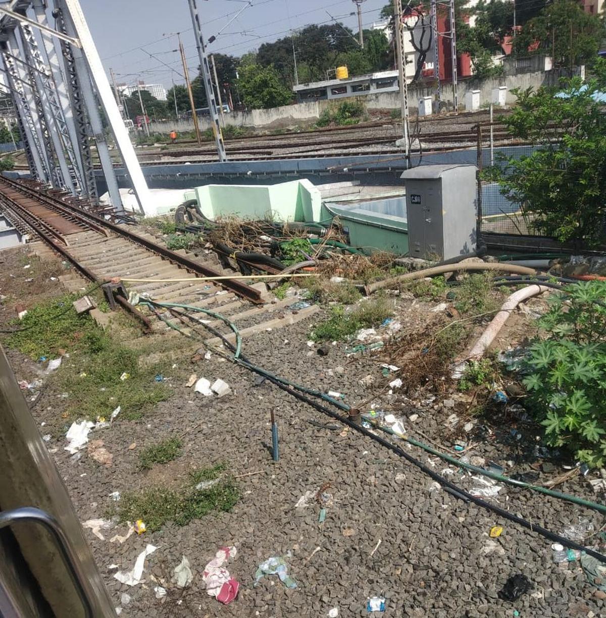 Railway sources said pending land transfer issues near Chennai Fort and track-sharing arrangements between Fort and Beach stations continue to affect MRTS train movement speeds and operational flexibility. Photo: Special Arrangement