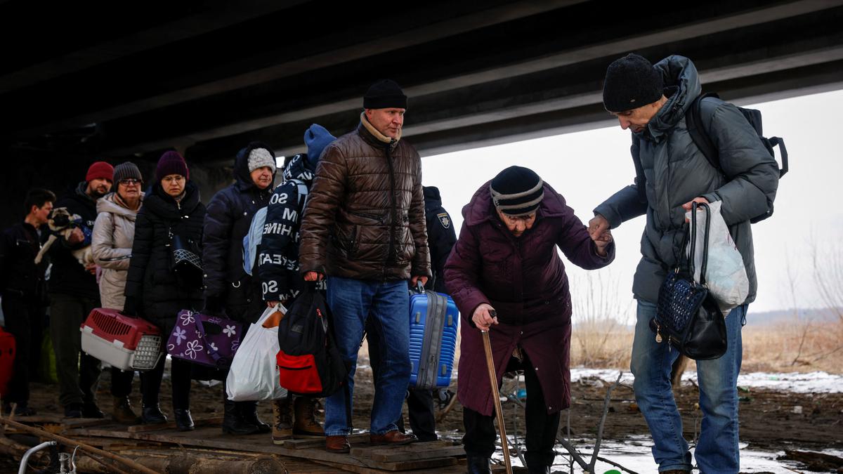 Air raid sirens in Kyiv; Russians pressure cities