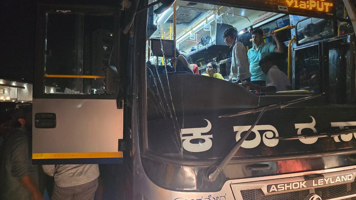 Scooterist damages windshield of KSRTC bus in road rage incident