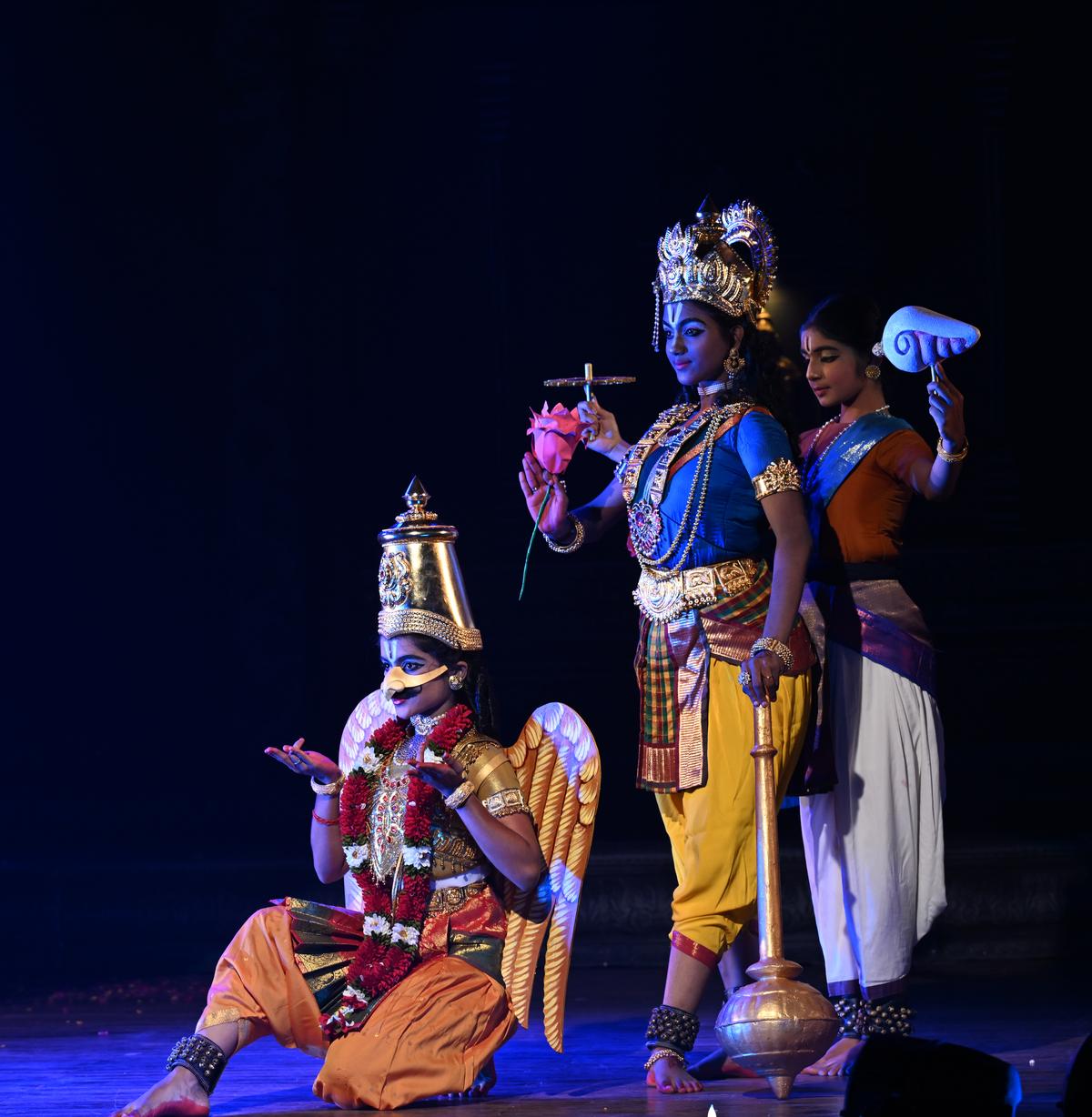 Ekadasa Vishnum was a combination of excellent choreography, music, lighting, costumes, stage setting and make up.  