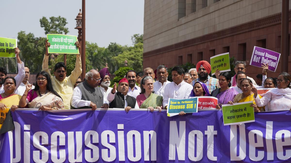 Kharge, Sonia other Opposition MPs protest against SIR in Parliament