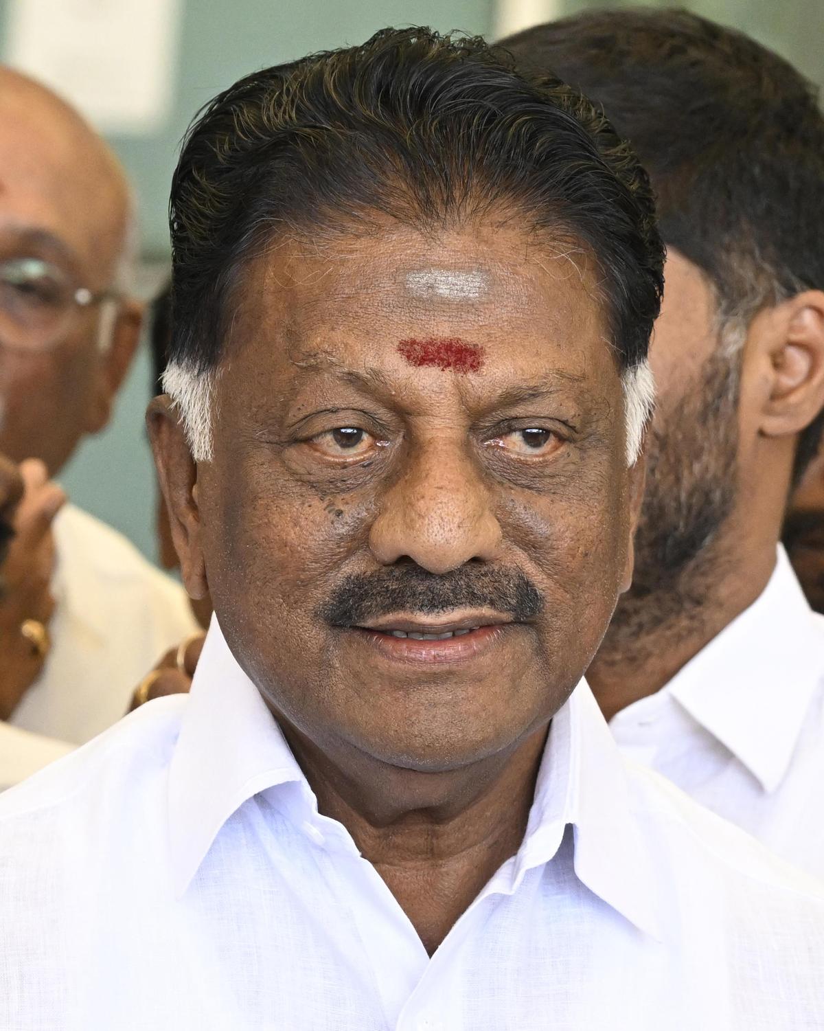 Ex-ministro-chefe do Tamil Nadu, O. Panneerselvam.