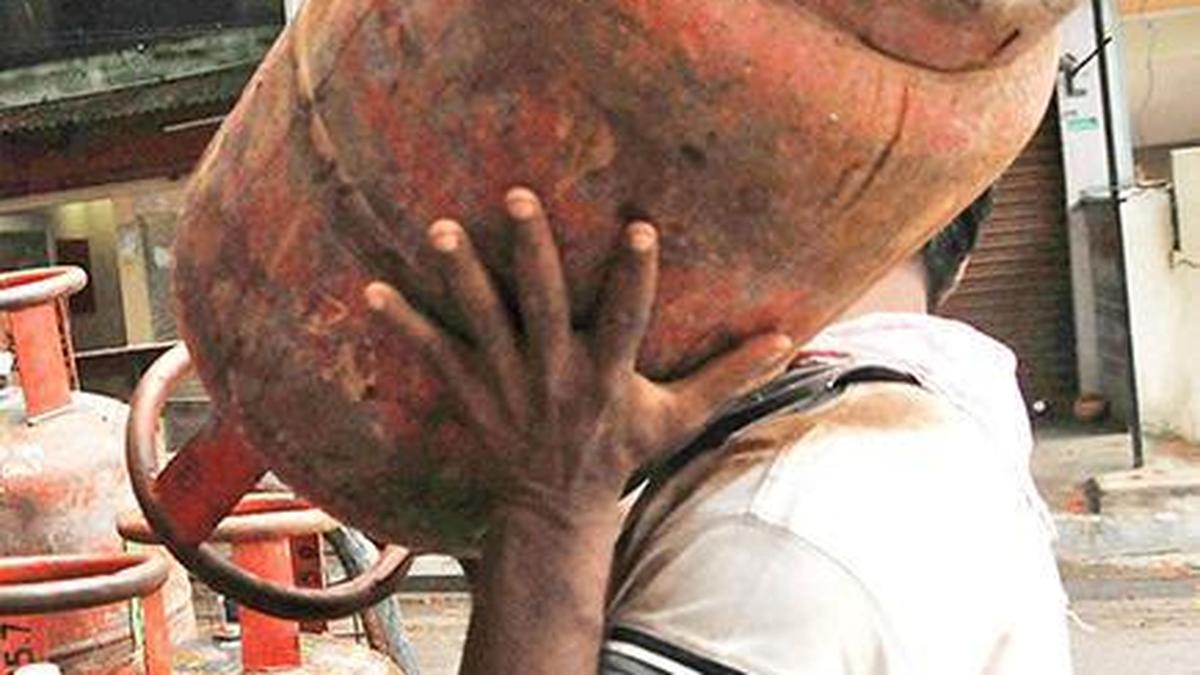 LPG shortage: Mysuru hoteliers ready to pay any price for a cylinder, but none is available