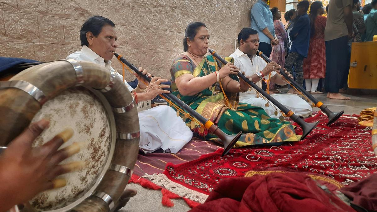 Uno spettacolo di nagaswaram della famiglia Mahaboob al tempio Dodda Ganapathi.