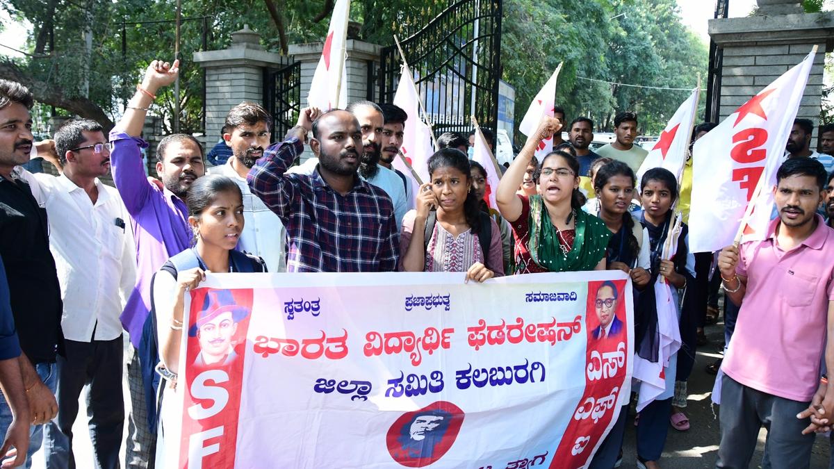SFI stages protest demanding fresh exam for recruiting PDOs