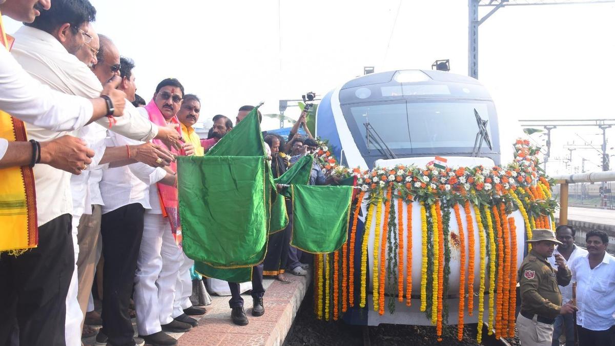 Chennai-bound Vande Bharat Express chugs off from Narsapur