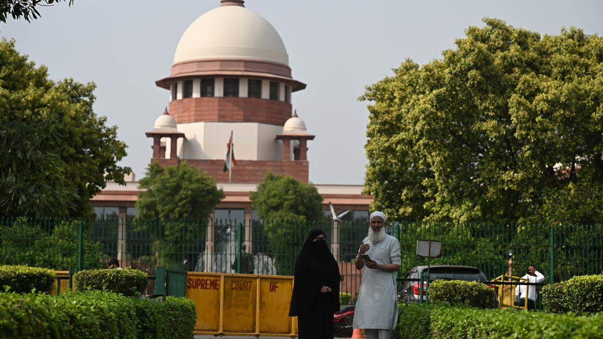 Supreme Court allows BJP govt to withdraw cases against Centre, L-G in AAP regime
