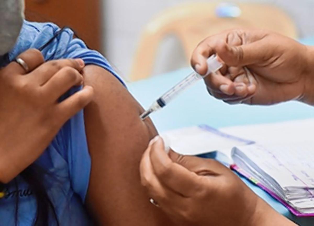 Новое иммунологическое исследование подчеркивает важность вакцинации от коронавируса для тех, кто уже подвергся воздействию вируса.