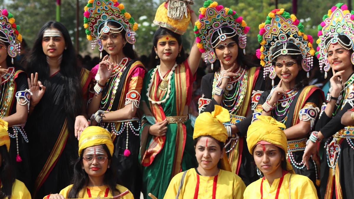 Minister inaugurates youth festival in Vijayapura