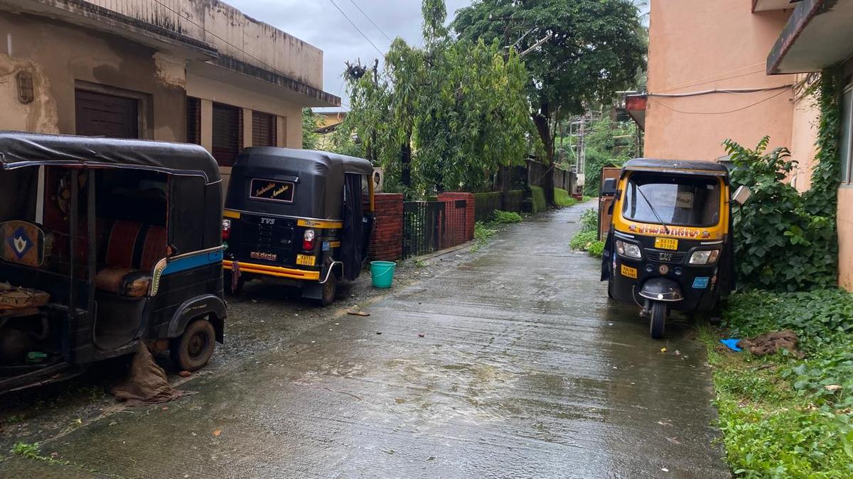 Two autorickshaw drivers electrocuted in Mangaluru following rain in Dakshina Kannada district of coastal Karnataka