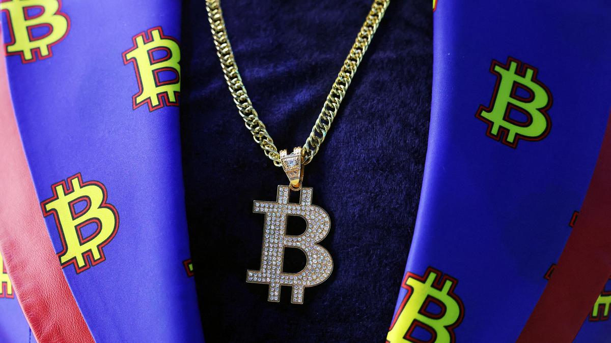 Singapore to trial tokenised bills, bring in stablecoin laws, central bank chief says