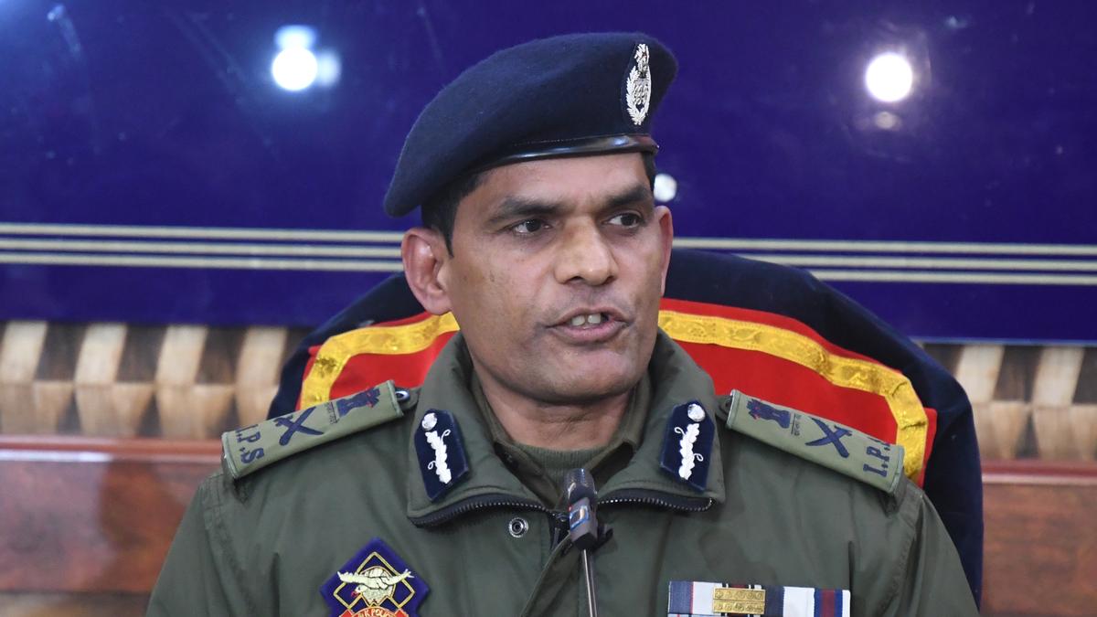 Senior police officer Vijay Kumar shifted from Kashmir to Delhi