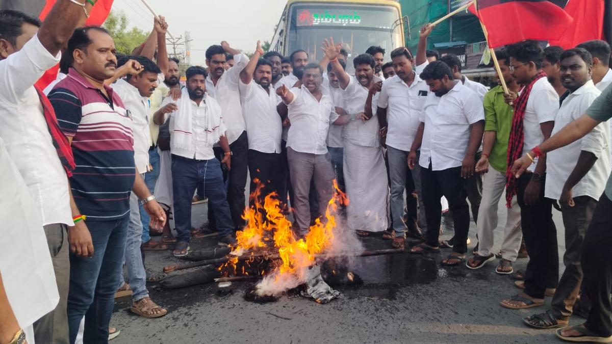 Burning of Rahul Gandhi in effigy sparks tension in Sirkazhi
