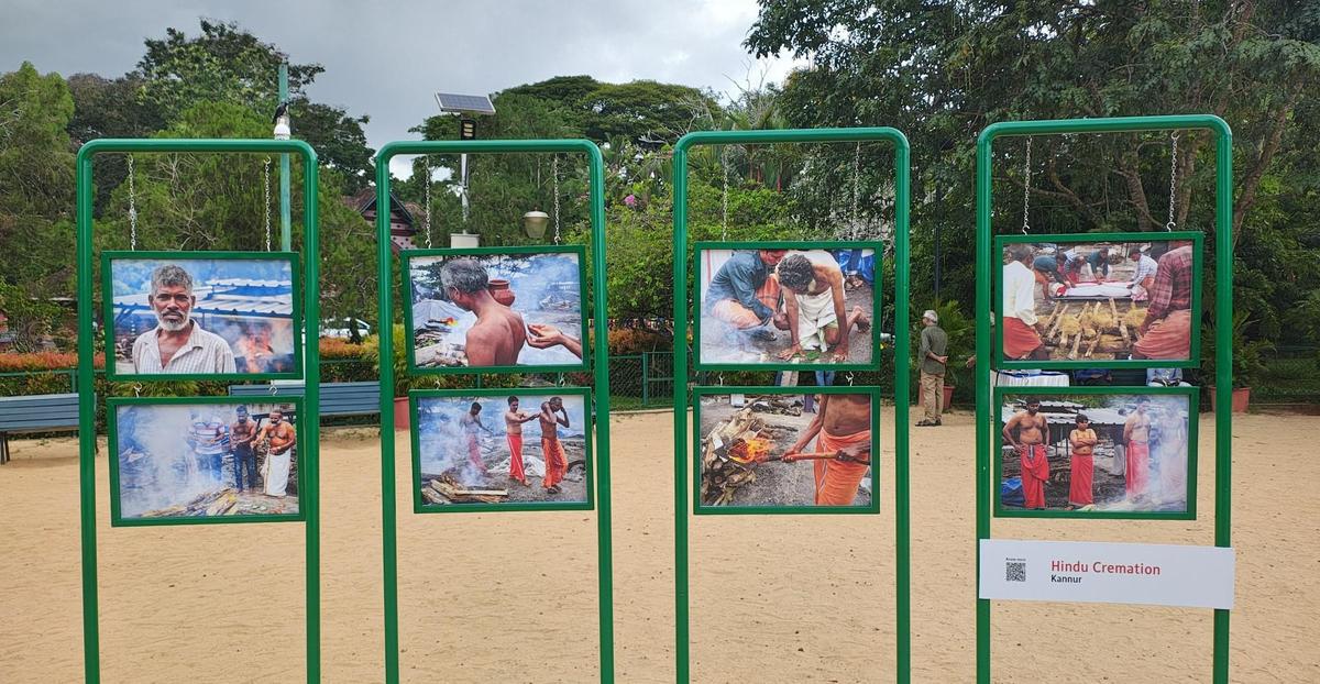 Scenes from a Hindu cremation captured by Michael Gleich Scenes from a Hindu cremation captured by Michael Gleich