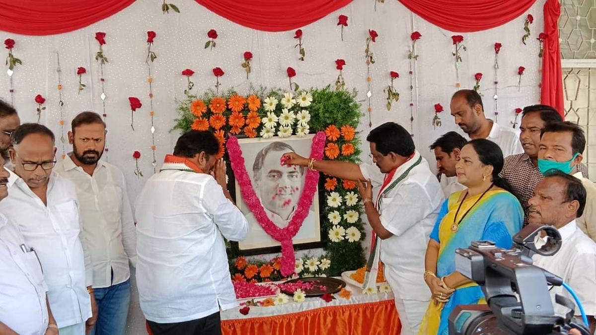 Congress leaders recall Rajiv Gandhi’s services to the nation