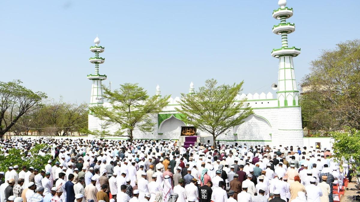 Id-ul-Fitr celebrated in Kalaburagi and Bidar
