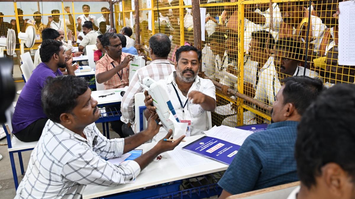 Lok Sabha results | DMK, allies headed for sweep in central region