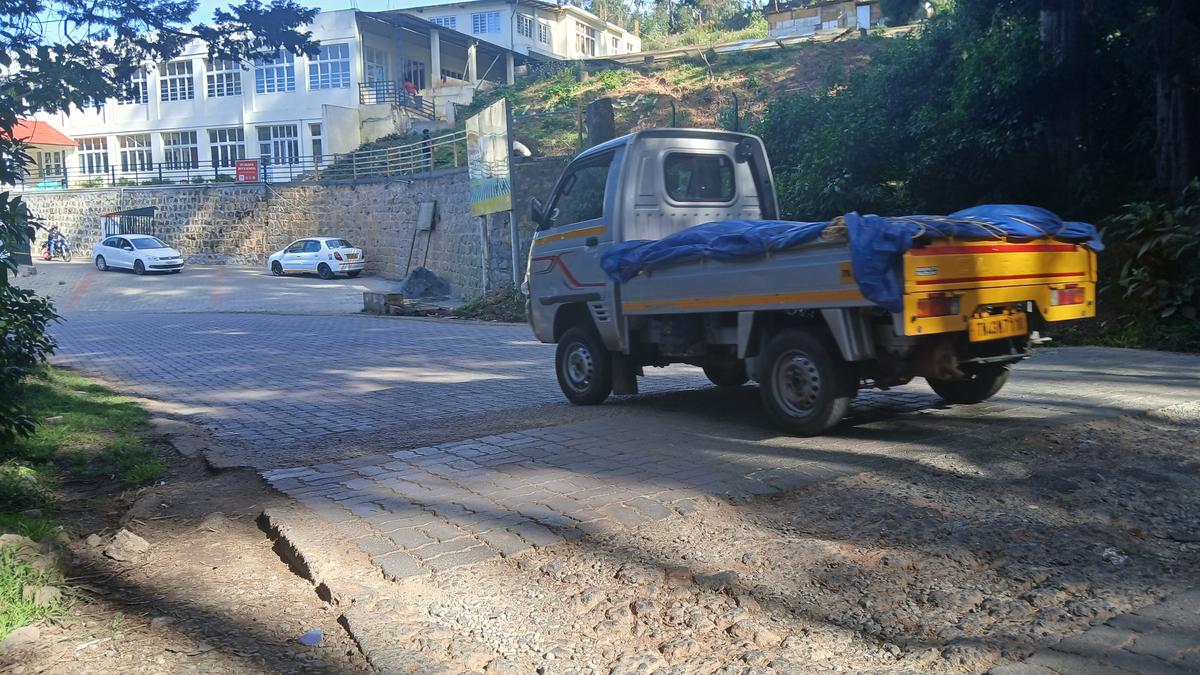 Residents flag hazards along State Highways stretch between Ooty bus stand and Fern Hill