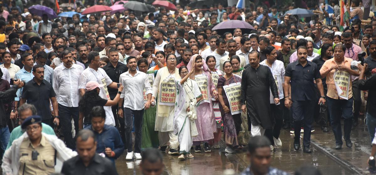 Mamata leads protest march, warns BJP of 'dire political backlash' if it doesn't stop 'harassing' Bengali-speaking people