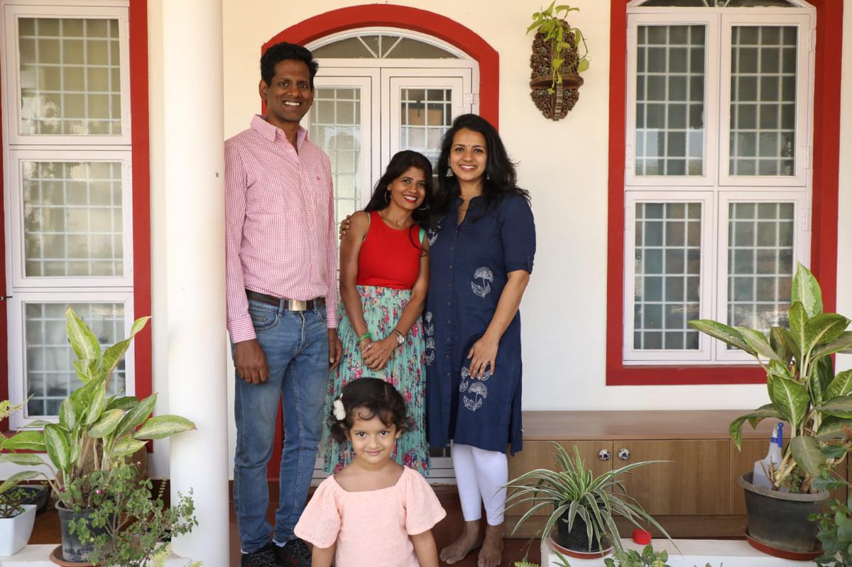 Director Jeevan Kalude D'Souza with Anitha, Sruthi Hariharan and their daughter