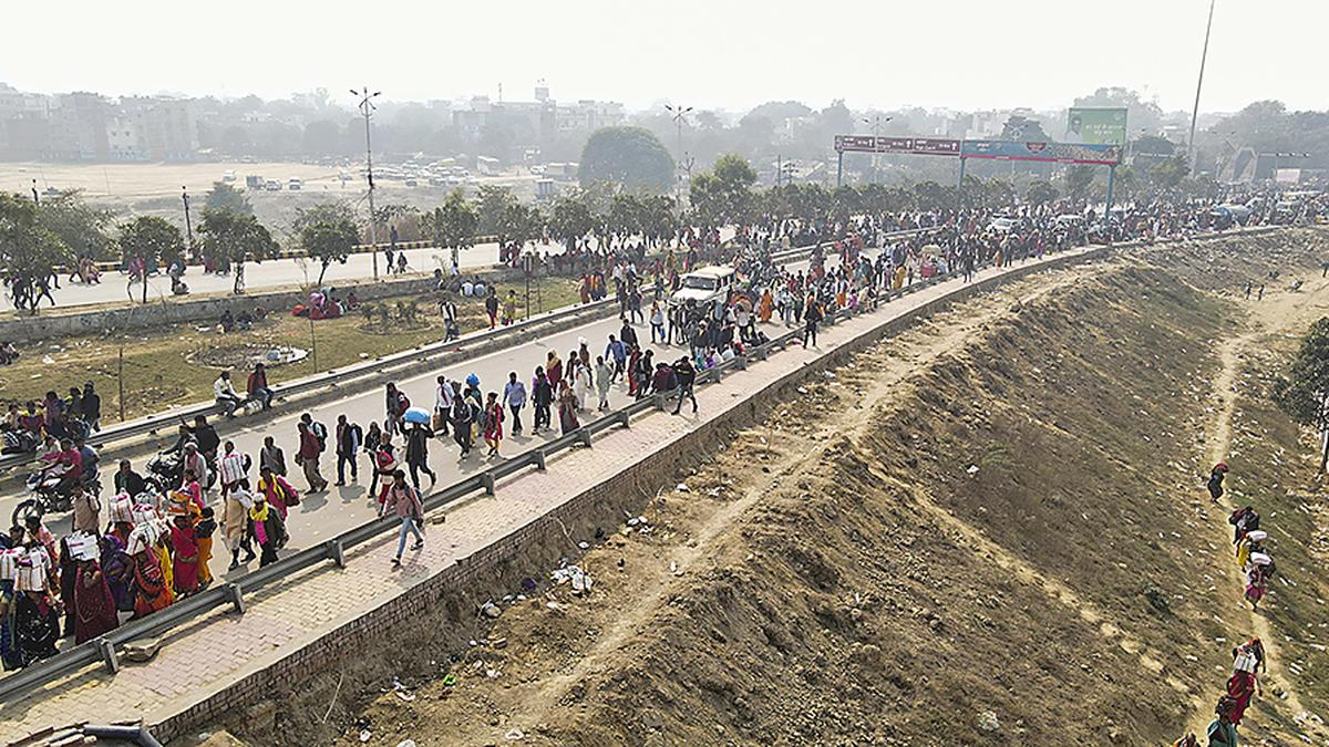 Pilgrims continue to flock Maha Kumbh, no VIP movements on 3 remaining special bathing dates