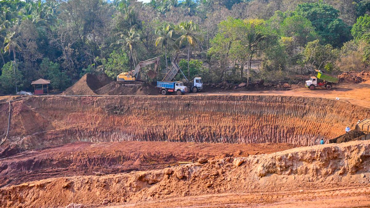 mixed raising the rusty dust of red soil