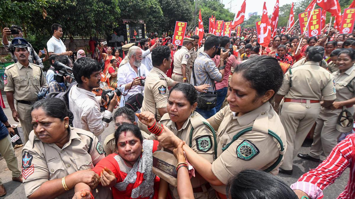 Protesting anganwadi workers and helpers detained in Visakhapatnam