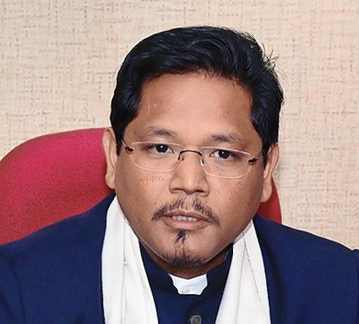 Meghalaya group burns Union Home Minister Amit Shah’s effigy, stages protest outside Chief Minister Sangma’s residence