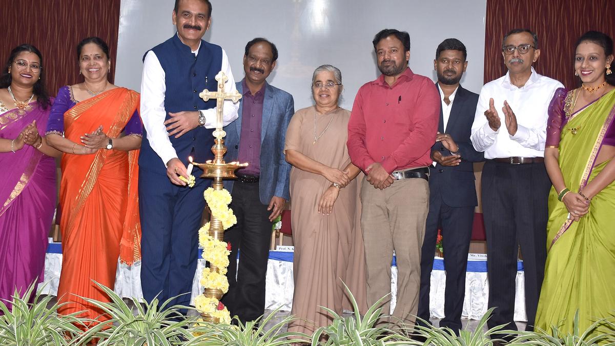 Social media influencing consumer purchase decisions: V-C