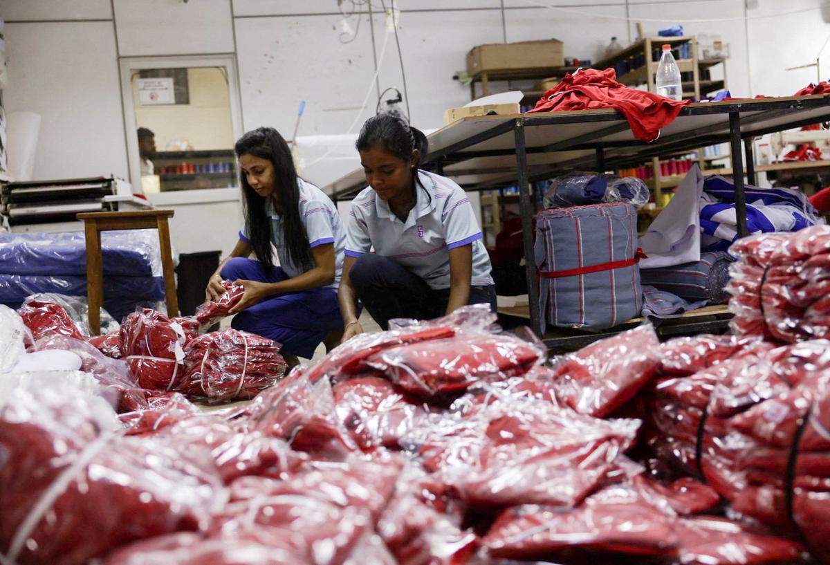 Sri Lanka: 5,000 garment workers set to lose jobs after the temporary  closure of nearly 10 factories, amid continued decline in demand from  buyers - Business & Human Rights Resource Centre