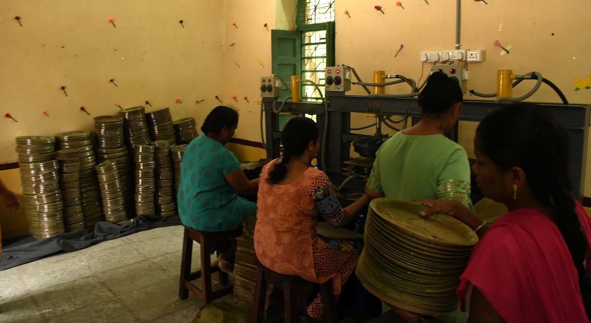 women make eco-friendly plates