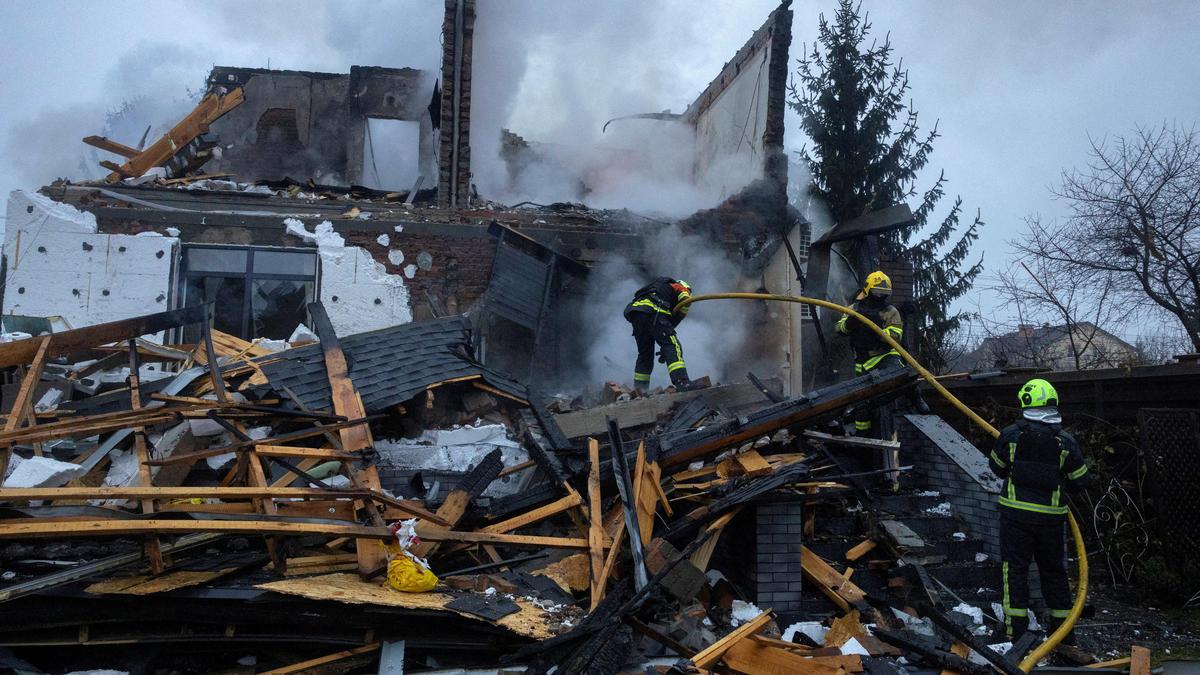 Russian attacks kills 2 in Kyiv as diplomatic efforts to end war in Ukraine gain momentum