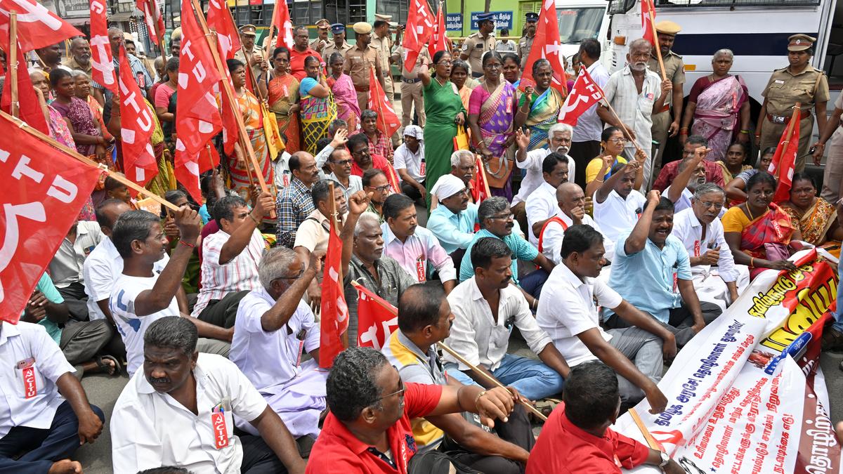 CITU, TNGEA stage protest in support of Samsung India workers