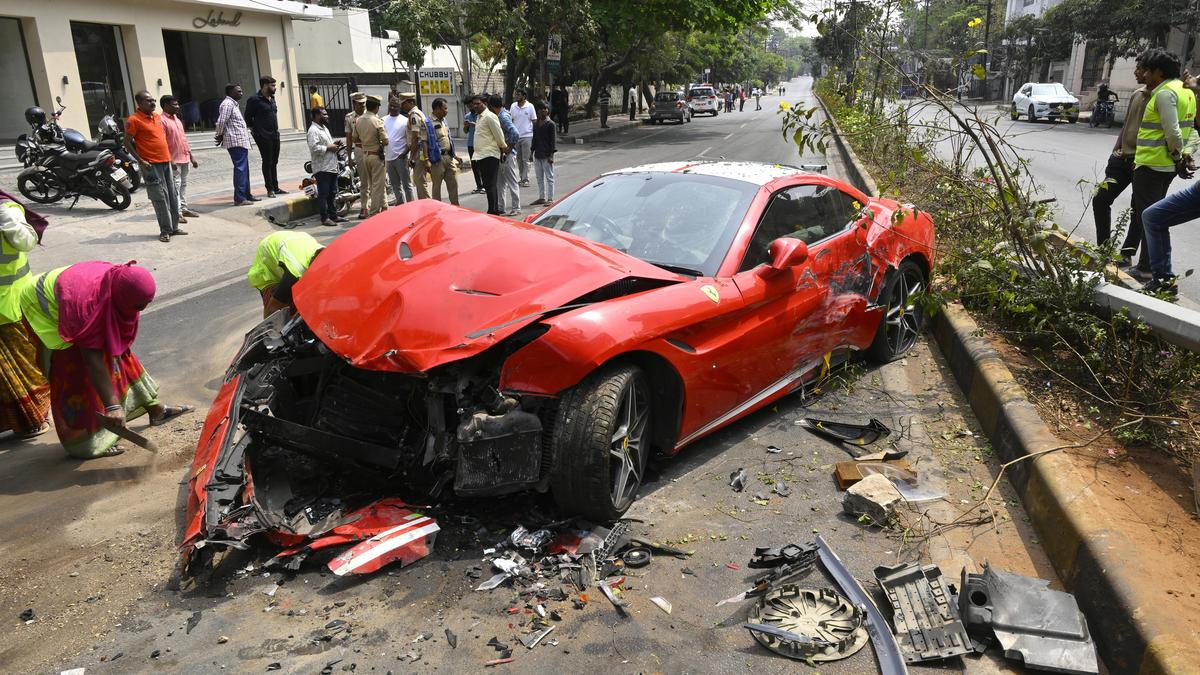 Luxury car crashes after alleged brake failure in Jubilee Hills