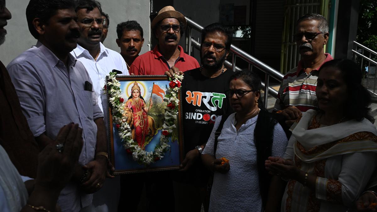 Row between Raj Bhavan and Kerala govt. over Bharat Mata portrait escalates