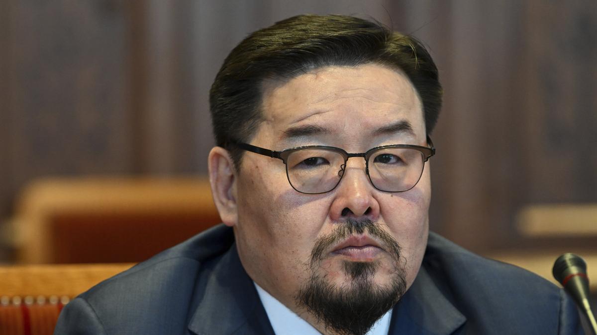 https://th-i.thgim.com/public/incoming/jwmtlj/article69690782.ece/alternates/LANDSCAPE_1200/Mongolia_Politics_62210.jpg